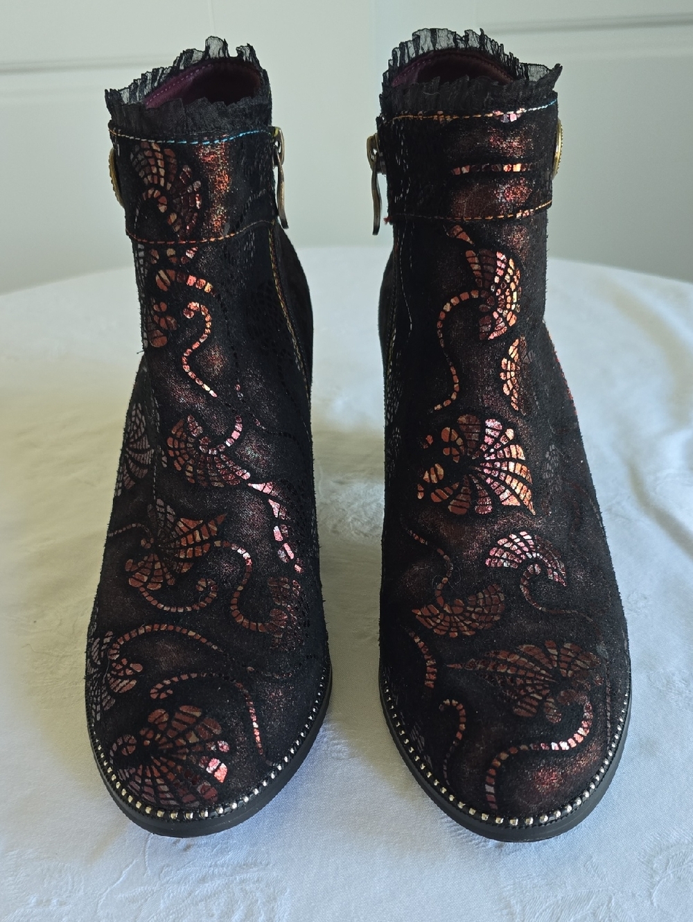 L'Artiste By SpringstepBlack Ankle Boots with Iridescent Red Pattern Size 41/10